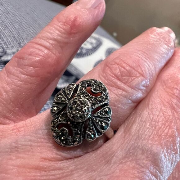 Vintage Sterling Silver Marcasite ring. Size 6.5 - Picture 3 of 7